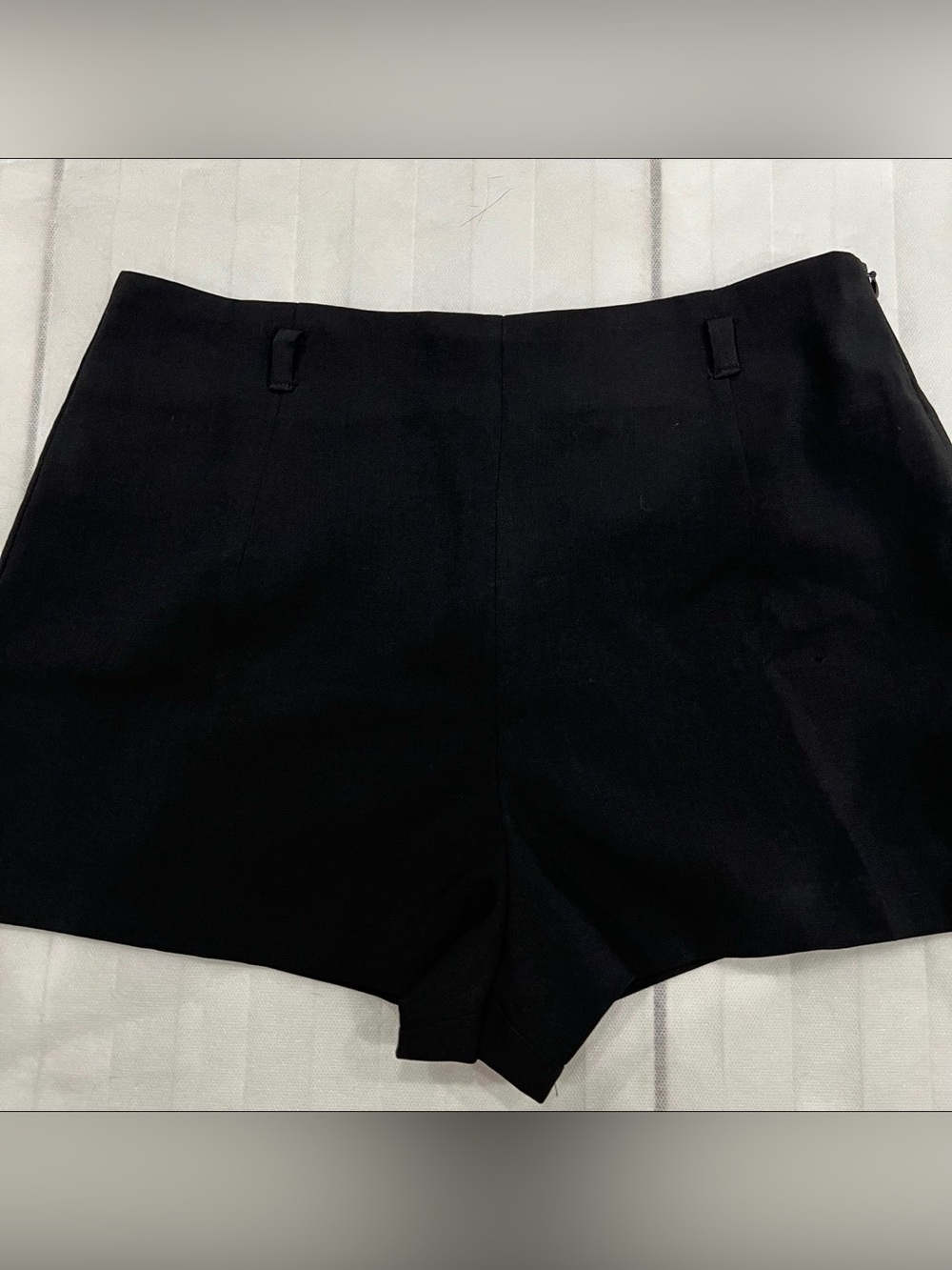 Forever 21 Black High-Waist Tailored Shorts size medium - Picture 3 of 8